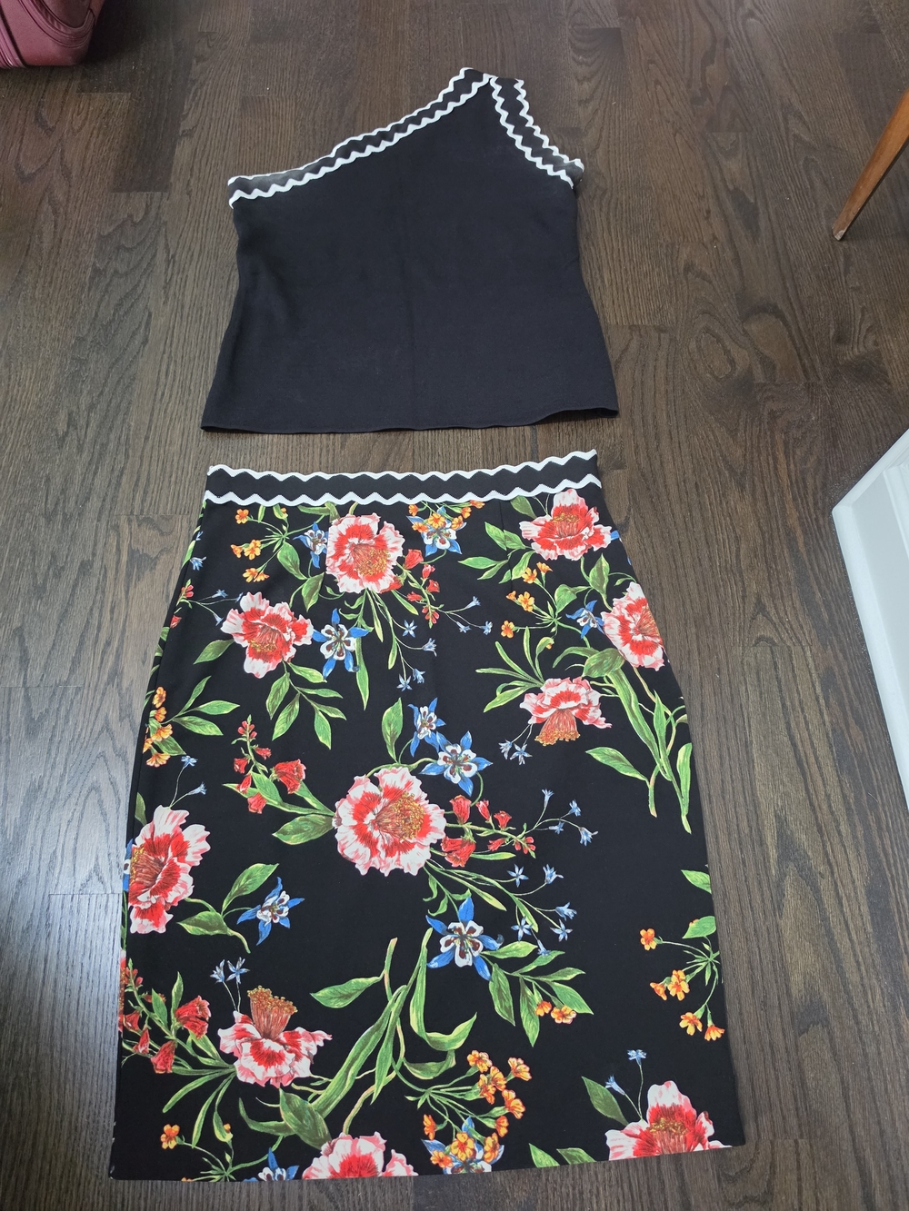 RACHEL Rachel Roy Black Floral Pencil Skirt with One Shoulder Sweater Top